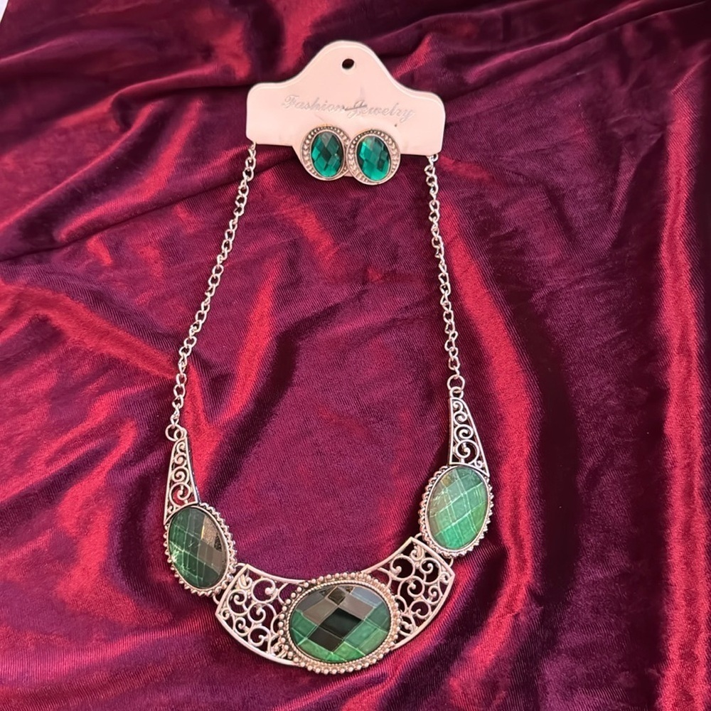 Green and silver Necklace and earrings set NWT
